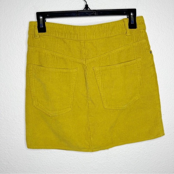 NWT Zara Corduroy Textured Chartreuse Mini Skirt Size Small $35.90 - Picture 2 of 6